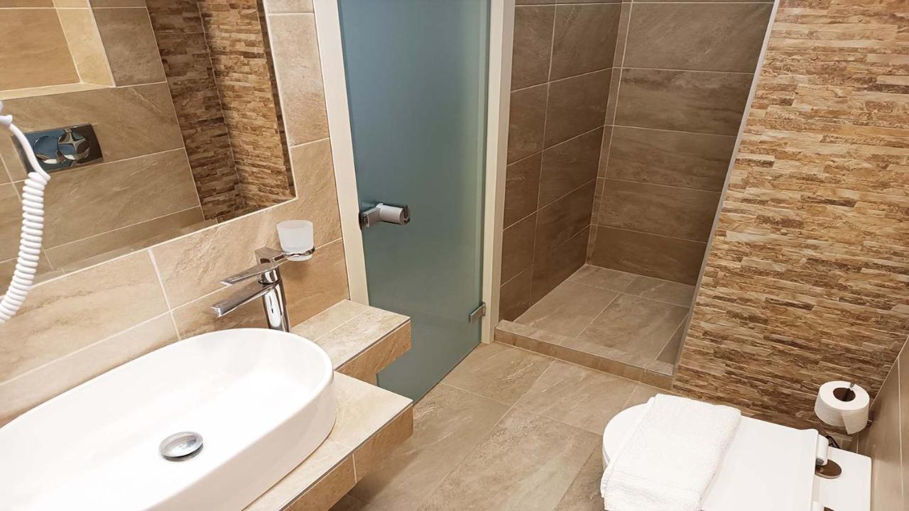 Anastasia Luxury Suites By Xenius Zeus In Nea ฟิออยิตา ภายนอก รูปภาพ